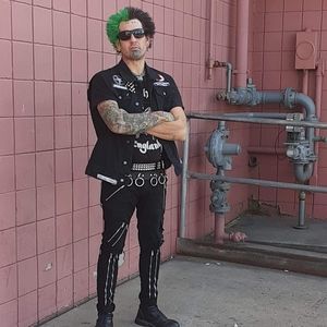 Meet your Posher, Wayne